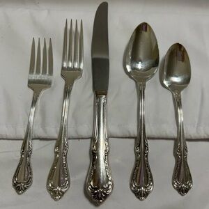 Vintage Wm A Rogers Oneida “Chalice Harmony” Silverplate Flatware Set – 30 Piece